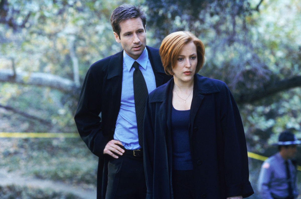 Expediente X: ¿Qué pasó entre Mulder y Scully? ¿En qué capítulo se besan? - Sobre Aliens